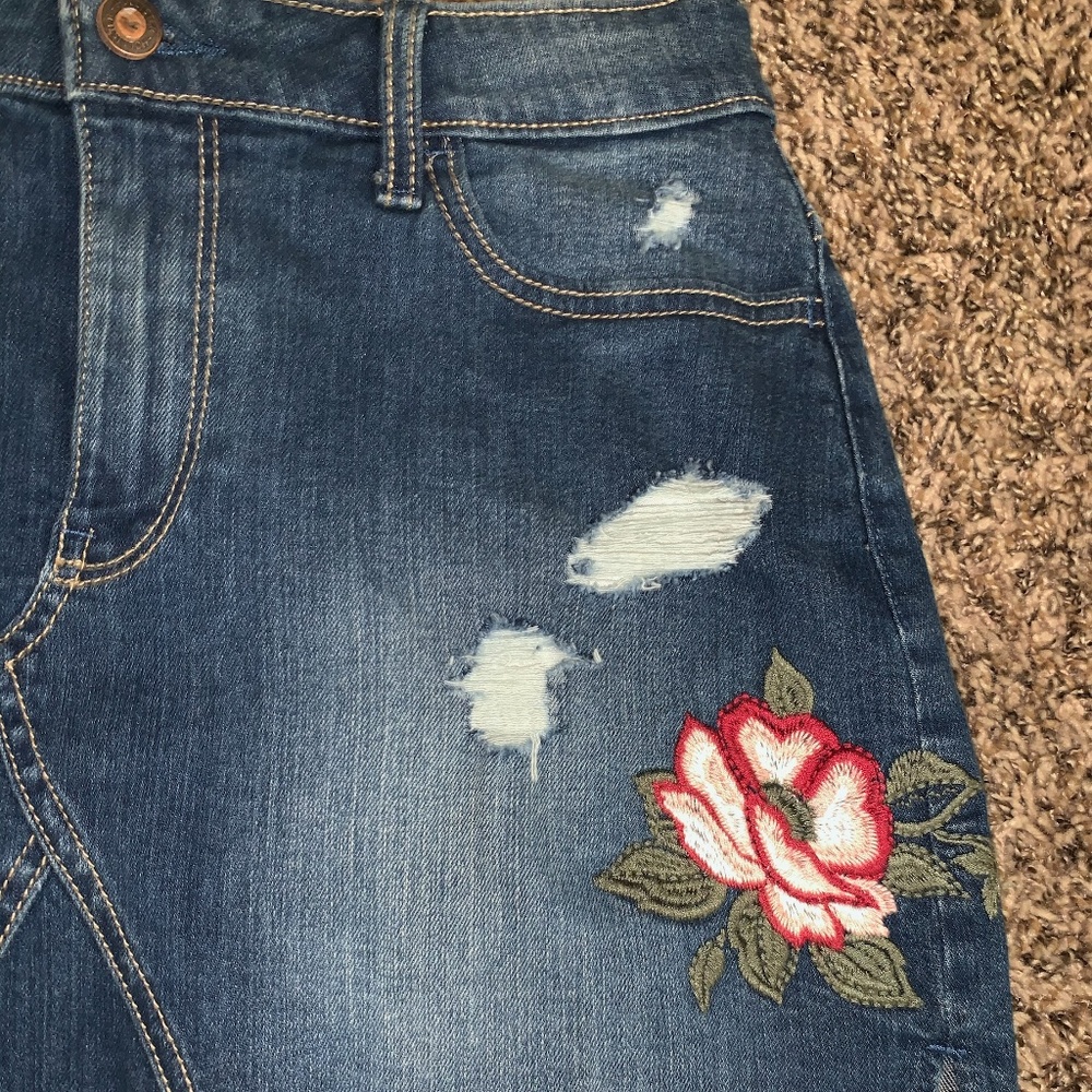Women's Denim Skirt - Picture 4 of 6